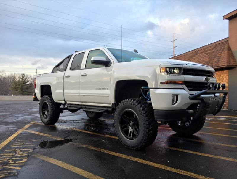 Load image into Gallery viewer, Superlift 07-16 Chevy Silv 4WD 8in Lift Kit w/ OE Cast Steel Control Arms & King Coilovers & Shocks