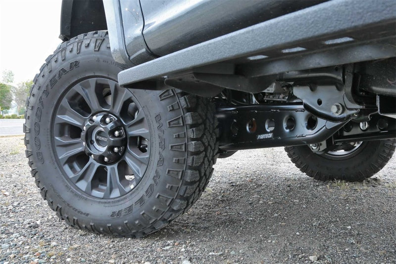 Load image into Gallery viewer, Fabtech 05-20 Ford F250/350 & 08-20 Ford F450/550 4WD 4/6/8in Lift Radius Arm System