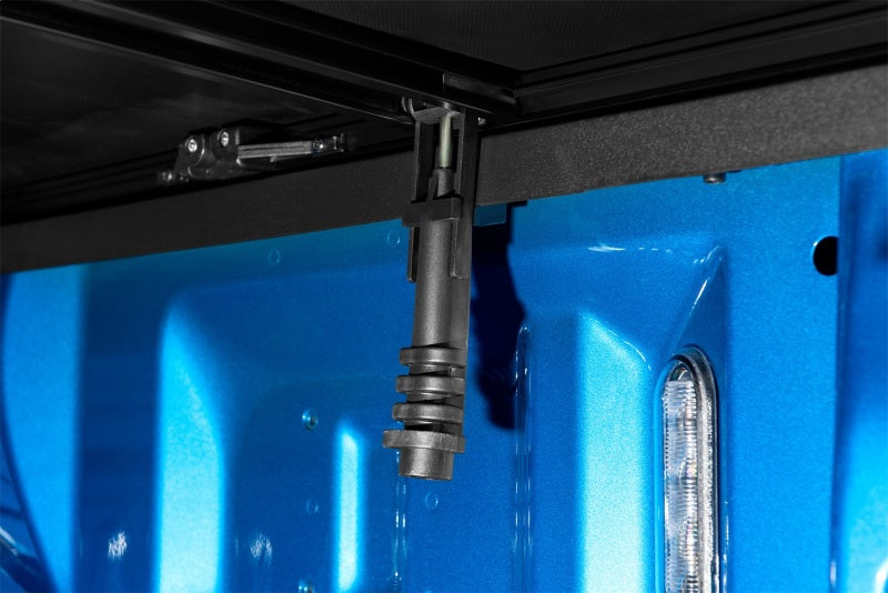 Load image into Gallery viewer, Lund 07-17 Toyota Tundra (5.5ft. Bed) Genesis Tri-Fold Tonneau Cover - Black