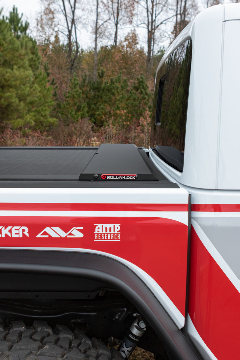 Load image into Gallery viewer, Roll-N-Lock 2020 Jeep Gladiator 5ft bed (w/ Trail Rail System) M-Series Retractable Tonneau Cover