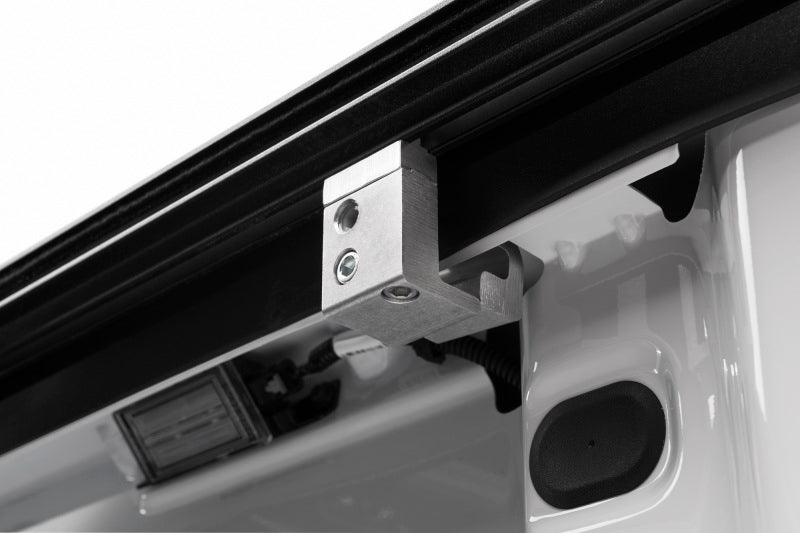 Load image into Gallery viewer, Retrax 88-06 Chevrolet/GMC & 2007 Classic (6.5ft. Bed) Retrax IX
