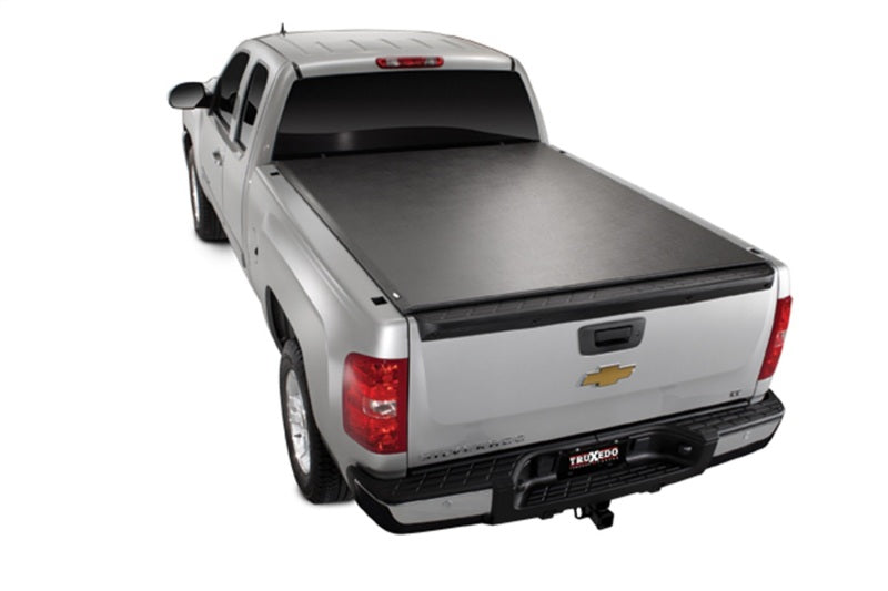 Load image into Gallery viewer, Truxedo 04-07 GMC Sierra & Chevrolet Silverado 1500 Classic 5ft 8in Lo Pro Bed Cover