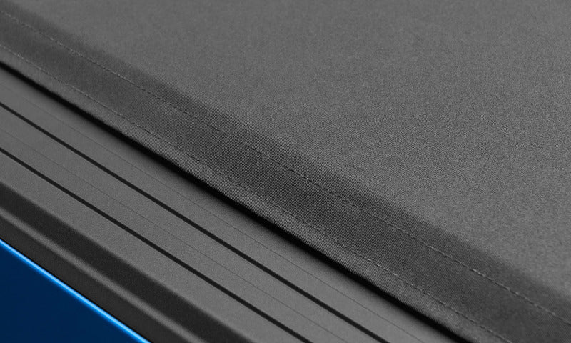 Load image into Gallery viewer, Lund 15-17 Chevy Colorado (5ft. Bed) Genesis Elite Roll Up Tonneau Cover - Black