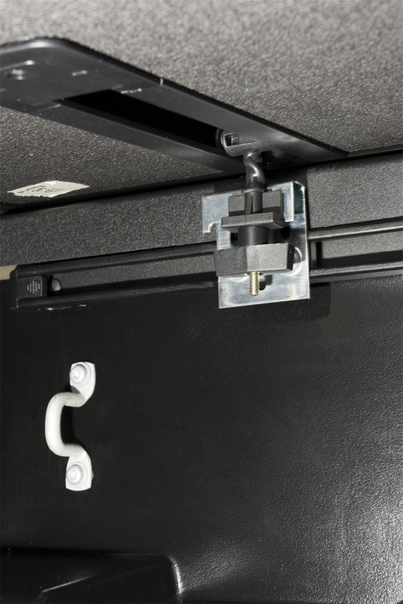 Load image into Gallery viewer, Extang 14-16 Toyota Tundra (6.5ft) (Works w/o Rail System) Solid Fold 2.0