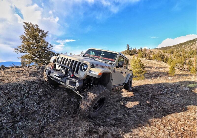 Load image into Gallery viewer, Oracle Oculus Bi-LED Projector Headlights for Jeep JL/Gladiator JT - Matte Blk - 5500K SEE WARRANTY
