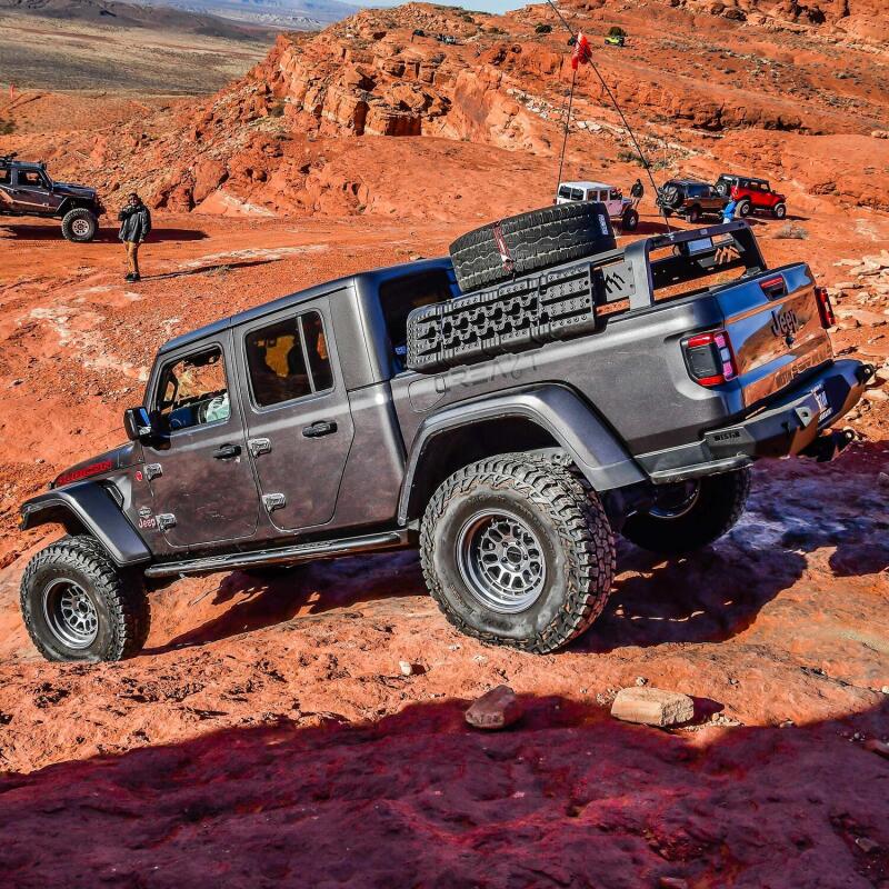 Load image into Gallery viewer, Superwinch Recovery Traction Boards - Black - Pair
