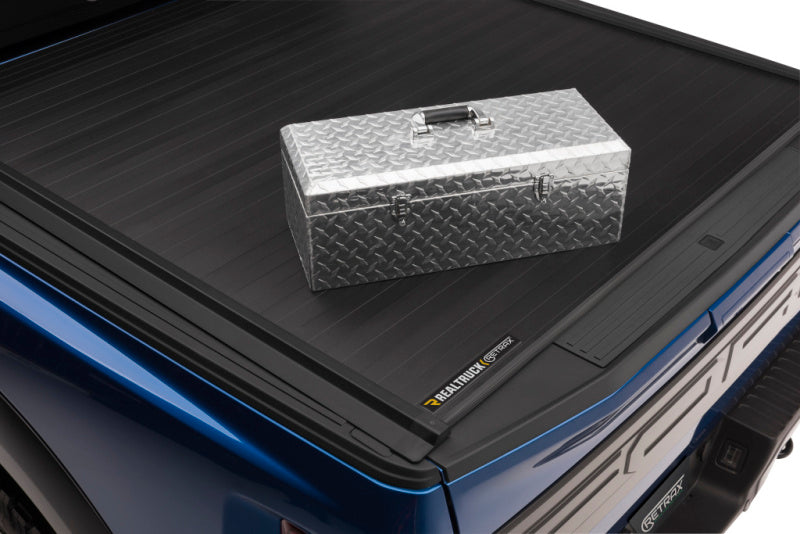 Load image into Gallery viewer, Retrax 21-24 Ford F-150 IX Manual Retractable Tonneau Cover Super Cab - 6.5ft Bed
