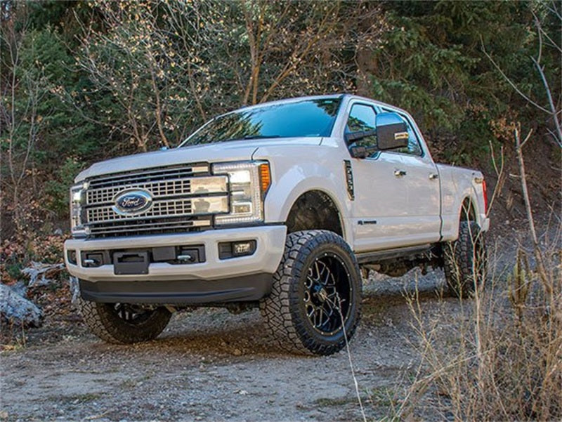 Load image into Gallery viewer, Tuff Country 17-22 Ford F-250/F-350 Super Duty 4x4 w/Gas Engine 4in Suspension Lift Kit (No Shocks)

