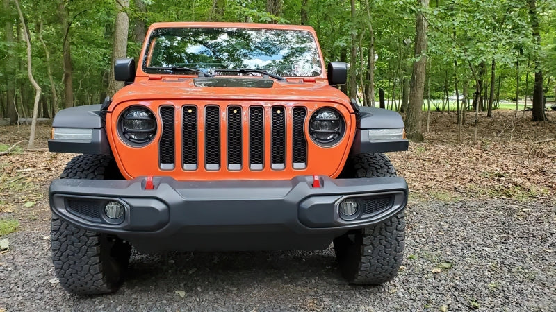 Load image into Gallery viewer, Oracle Pre-Runner Style LED Grille Kit for Jeep Gladiator JT - White
