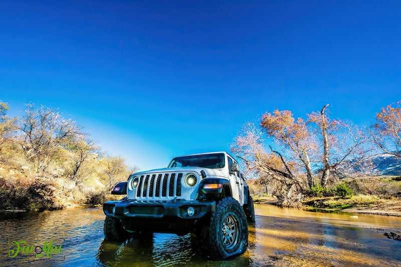 Load image into Gallery viewer, Oracle Oculus Bi-LED Projector Headlights for Jeep JL/Gladiator JT - Matte Blk - 5500K SEE WARRANTY
