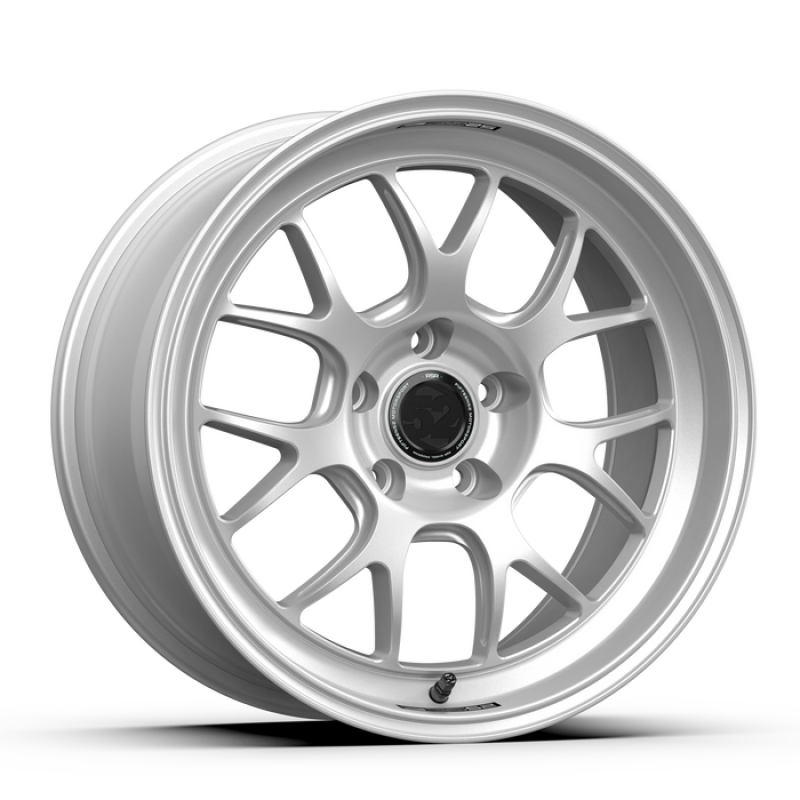 Load image into Gallery viewer, fifteen52 Apex RSR 18x9.5 5x120 22mm ET 72.56mm Center Bore Radiant Silver
