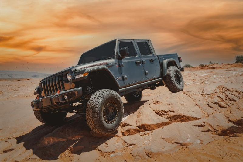 Load image into Gallery viewer, Tuff Country 20-23 Jeep Gladiator 3.5in Suspension Lift with New Shocks
