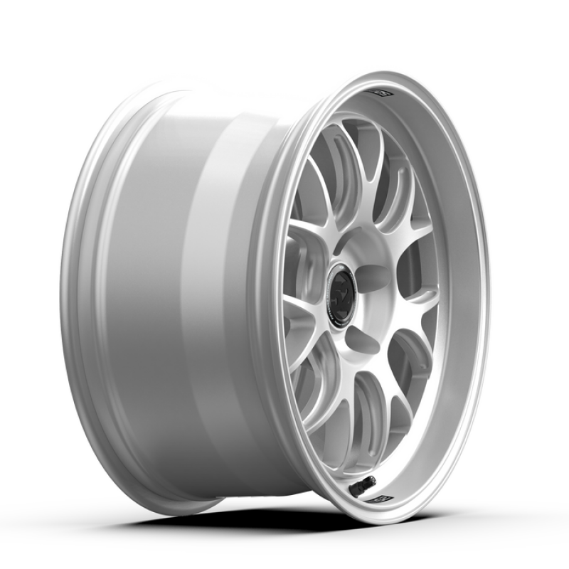 Load image into Gallery viewer, fifteen52 Apex RSR 18x9.5 5x120 22mm ET 72.56mm Center Bore Radiant Silver
