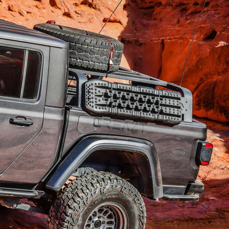 Load image into Gallery viewer, Superwinch Recovery Traction Boards - Black - Pair
