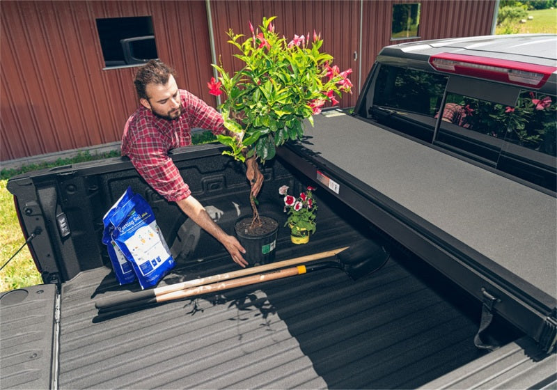 Load image into Gallery viewer, Extang 14-18 Chevy/GMC Silverado/Sierra 1500 (5ft. 10in. Bed) Solid Fold ALX
