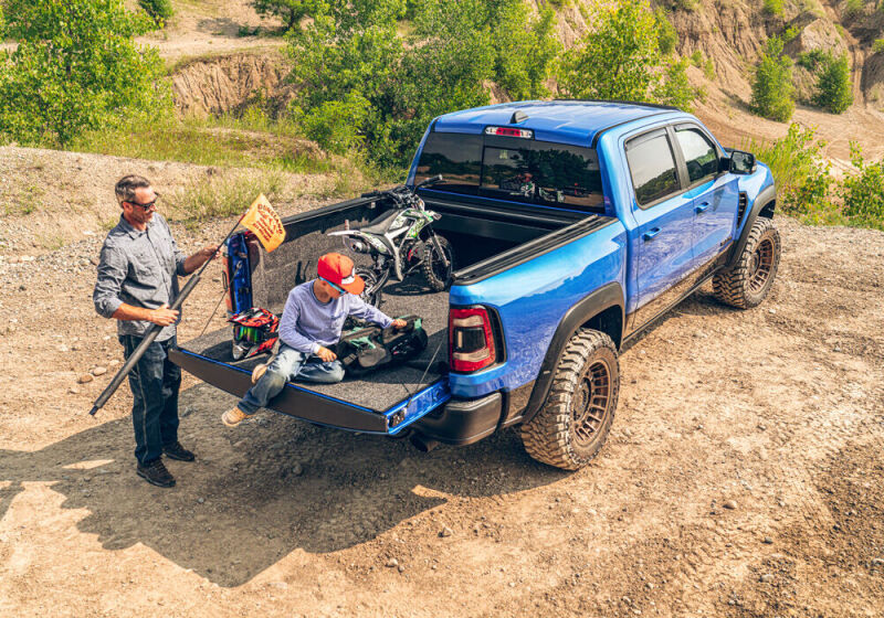 Load image into Gallery viewer, Retrax 21-24 Ford F-150 IX Manual Retractable Tonneau Cover Super Cab - 6.5ft Bed
