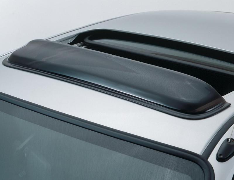 Load image into Gallery viewer, AVS Universal Windflector Classic Sunroof Wind Deflector (Fits Up To 41.5in.) - Smoke
