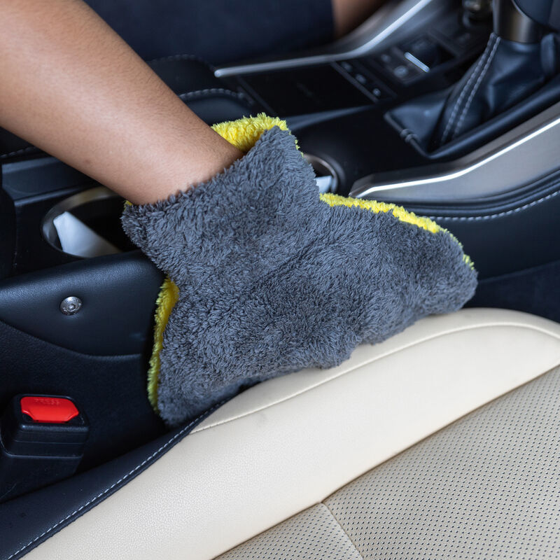 Load image into Gallery viewer, Chemical Guys The Stranger Helpful Handy Mitt
