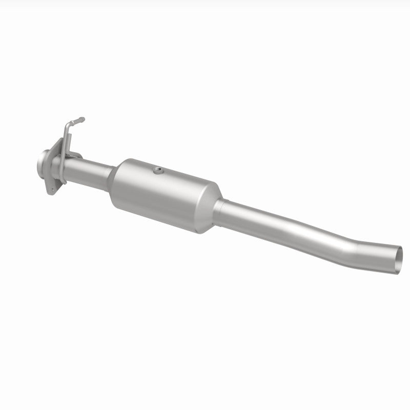 Load image into Gallery viewer, MagnaFlow 16-19 Ford F-650 V10 6.8L Underbody Direct Fit Catalytic Converter
