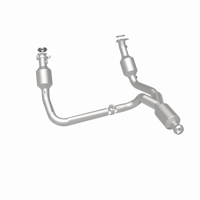 Load image into Gallery viewer, Magnaflow 14-15 Chevrolet Silverado 1500 Underbody 4.3L / 5.3L Direct-Fit Catalytic Converter
