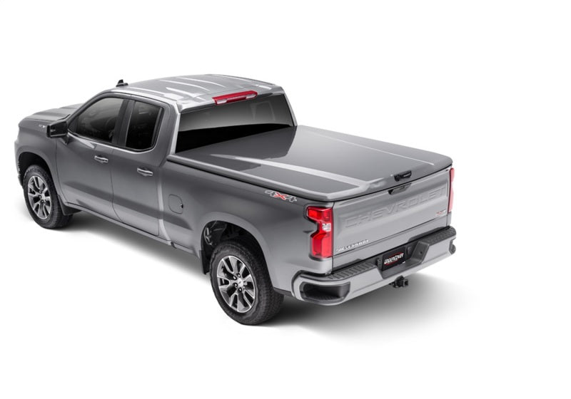 Load image into Gallery viewer, UnderCover 19-20 Chevy Silverado 1500 5.8ft Elite LX Bed Cover - Abalone White
