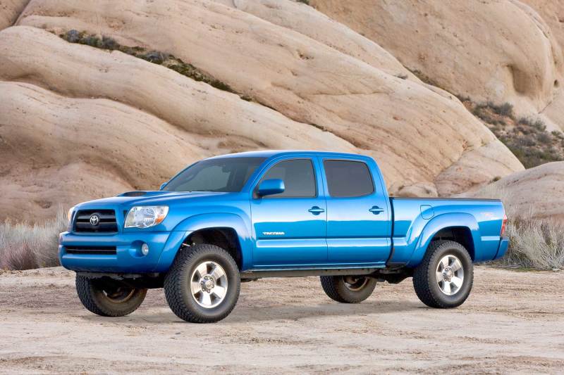 Load image into Gallery viewer, Fabtech 05-14 Toyota Tacoma 2WD/4WD 6 Lug Models 3in UCA Sys w/Dlss 2.5 C/O Resi &amp; Rr Dlss Resi
