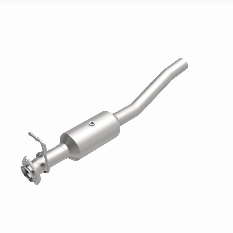 Load image into Gallery viewer, MagnaFlow 16-19 Ford F-53 V10 6.8L Underbody Direct-Fit Catalytic Converter
