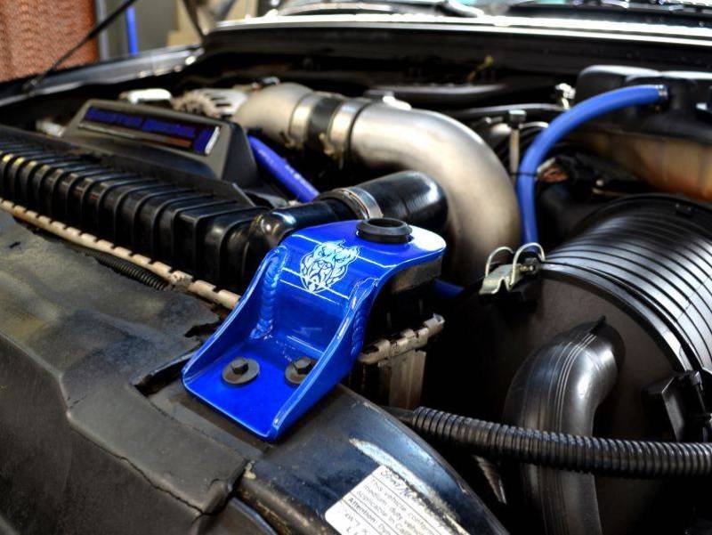Load image into Gallery viewer, Sinister Diesel 03-07 Ford Powerstroke 6.0L Radiator Support Bracket
