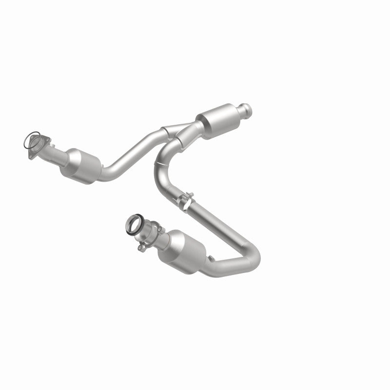 Load image into Gallery viewer, Magnaflow 14-15 Chevrolet Silverado 1500 Underbody 4.3L / 5.3L Direct-Fit Catalytic Converter
