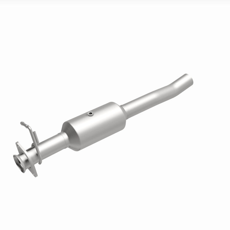 Load image into Gallery viewer, MagnaFlow 16-19 Ford F-650 V10 6.8L Underbody Direct Fit Catalytic Converter
