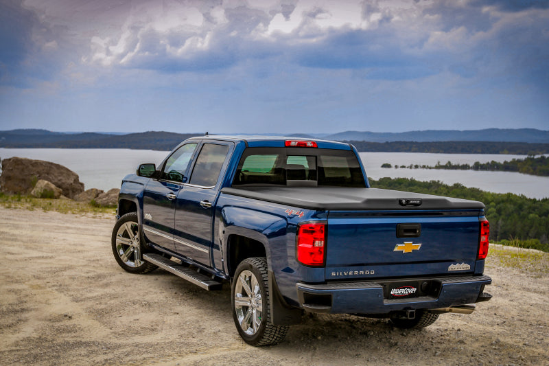 Load image into Gallery viewer, UnderCover 14-18 GMC Sierra 1500 (19 Limited) 5.8 ft Elite Bed Cover - Black Textured
