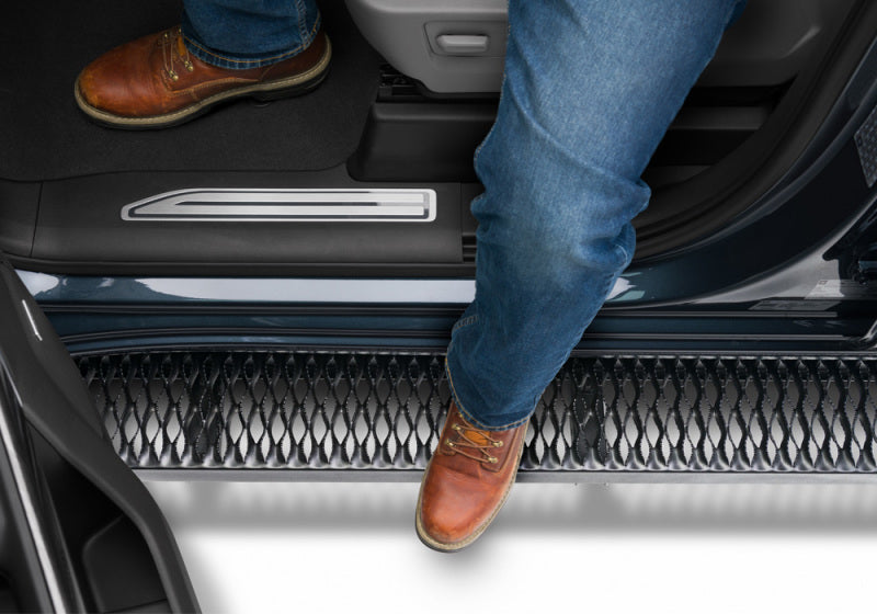 Load image into Gallery viewer, N-Fab Growler Fleet 19-20 Chevy/GMC 1500 Double Cab - Cab Length - Tex. Black
