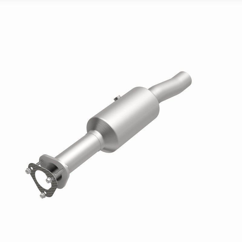 Load image into Gallery viewer, MagnaFlow 16-19 Ford E-450 Super Duty Base V10 6.8L Underbody Direct-Fit Catalytic Converter

