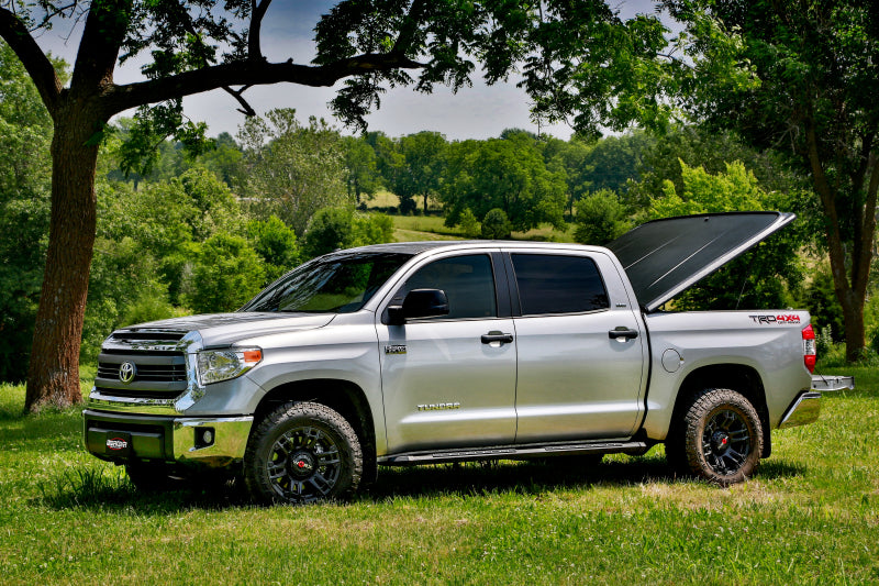 Load image into Gallery viewer, UnderCover 16-20 Toyota Tacoma 5ft SE Bed Cover - Black Textured (Req Factory Deck Rails)
