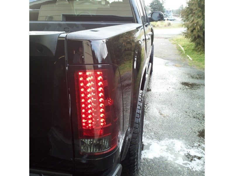 Load image into Gallery viewer, Spyder GMC Sierra 07-13 (Not 3500 Dually 4 Rear Wheels)LED Tail Lights Red Clear ALT-YD-GS07-LED-RC
