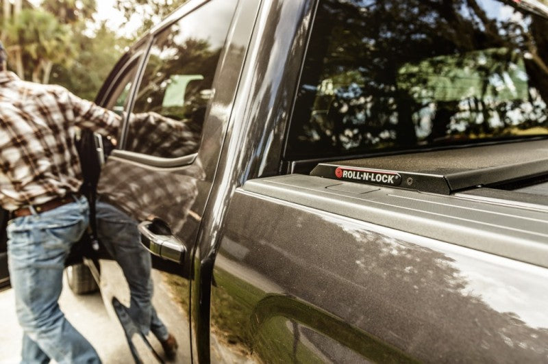 Load image into Gallery viewer, Roll-N-Lock 17-19 Ford F-250/F-350 Super Duty SB 80-3/8in A-Series Retractable Tonneau Cover
