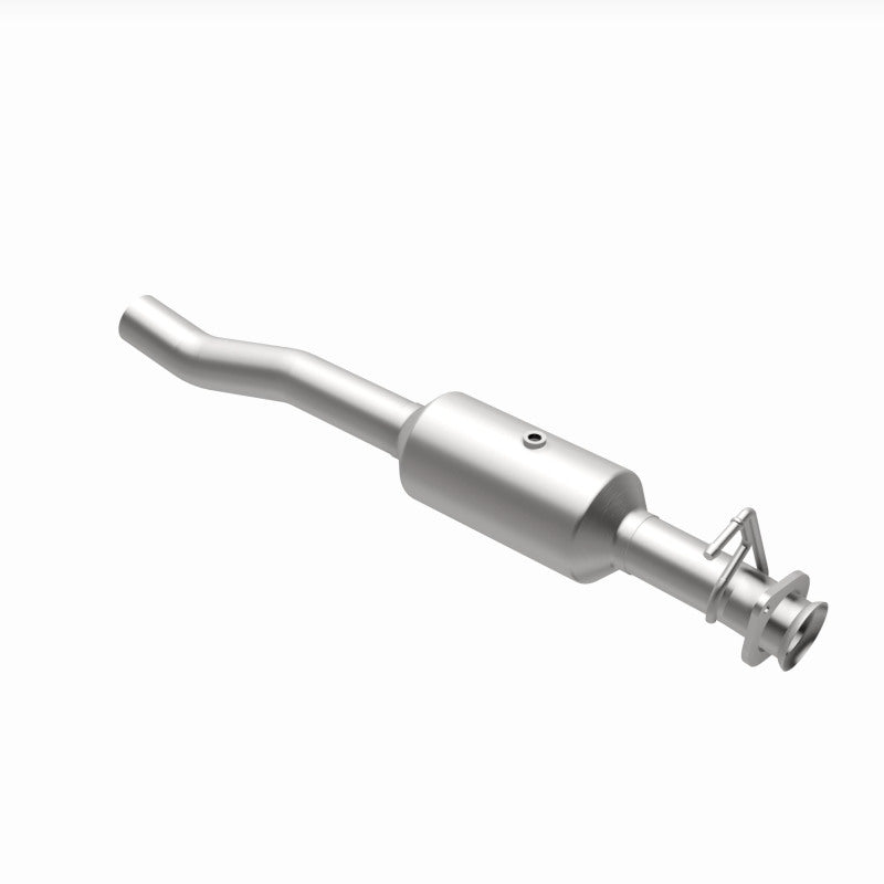 Load image into Gallery viewer, MagnaFlow 16-19 Ford F-650 V10 6.8L Underbody Direct Fit Catalytic Converter
