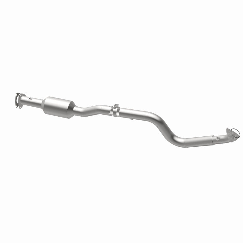 Load image into Gallery viewer, MagnaFlow 2009 Chevrolet Express 4500 V8 6.0L Right Underbody Catalytic Converter
