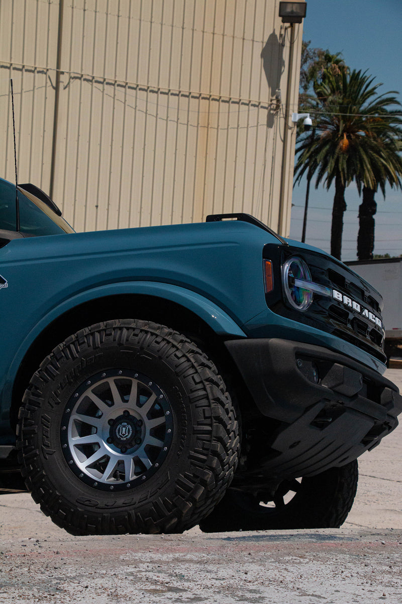 Load image into Gallery viewer, ICON Compression 17x8.5 6x5.5 25mm Offset 5.75in BS 95.1mm Bore Titanium Wheel
