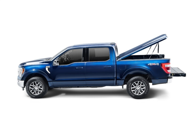 Load image into Gallery viewer, UnderCover 2021 Ford F-150 Crew Cab 5.5ft Elite LX Bed Cover - Star White Tricoat

