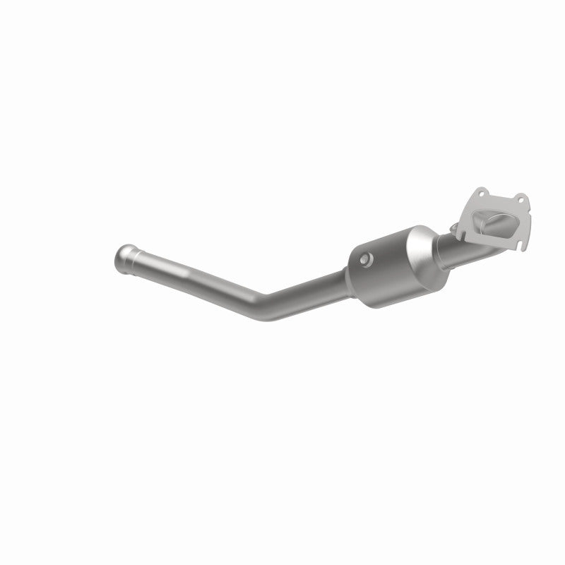 Load image into Gallery viewer, Magnaflow 13-15 Dodge Durango V6 3.6L OEM Grade / EPA Compliant Direct-Fit Catalytic Converter
