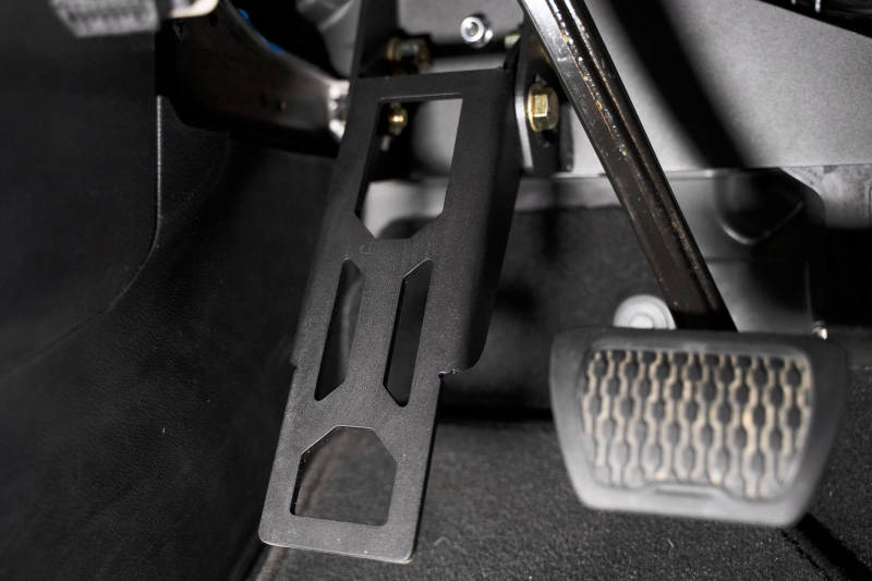 Load image into Gallery viewer, DV8 Offroad 18-20 Jeep Wrangler JL Adjustable Dead Pedal
