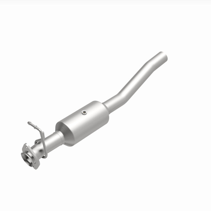 Load image into Gallery viewer, MagnaFlow 16-19 Ford F-53 V10 6.8L Underbody Direct-Fit Catalytic Converter
