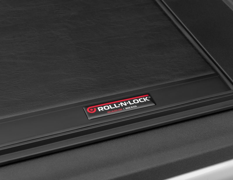 Load image into Gallery viewer, Roll-N-Lock 2020 Jeep Gladiator 5ft bed M-Series Retractable Tonneau Cover
