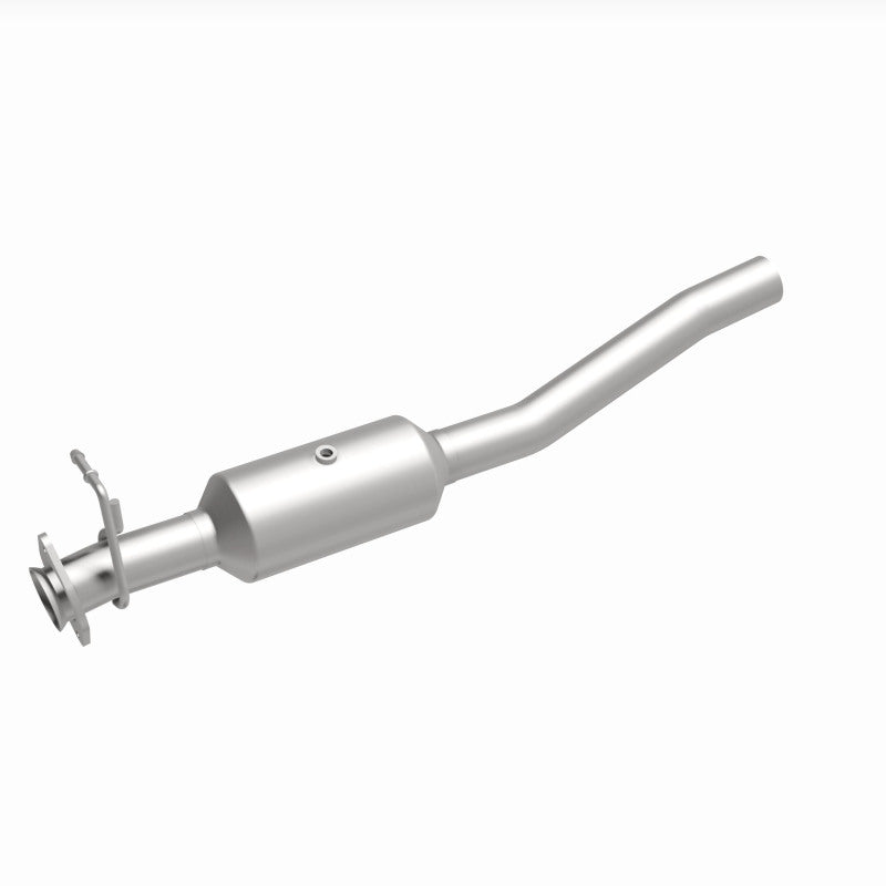 Load image into Gallery viewer, MagnaFlow 16-19 Ford F-53 V10 6.8L Underbody Direct-Fit Catalytic Converter
