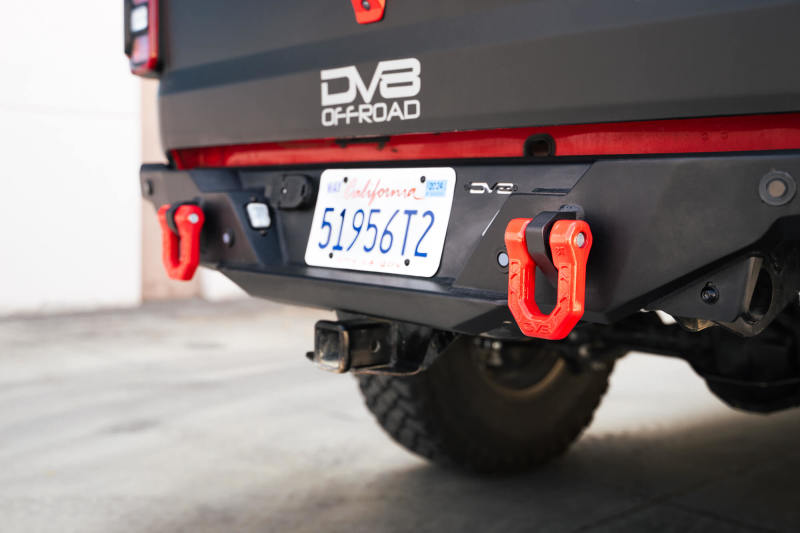 Load image into Gallery viewer, DV8 Offroad Elite Series D-Ring Shackles - Pair (Red)
