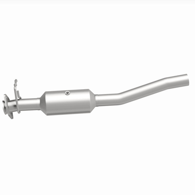 Load image into Gallery viewer, MagnaFlow 16-19 Ford F-53 V10 6.8L Underbody Direct-Fit Catalytic Converter
