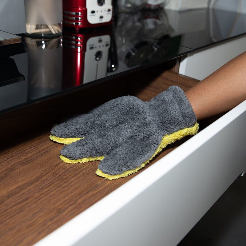Load image into Gallery viewer, Chemical Guys The Stranger Helpful Handy Mitt
