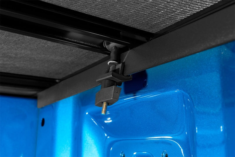Load image into Gallery viewer, Lund 14-17 Chevy Silverado 1500 (6.5ft. Bed) Genesis Elite Tri-Fold Tonneau Cover - Black
