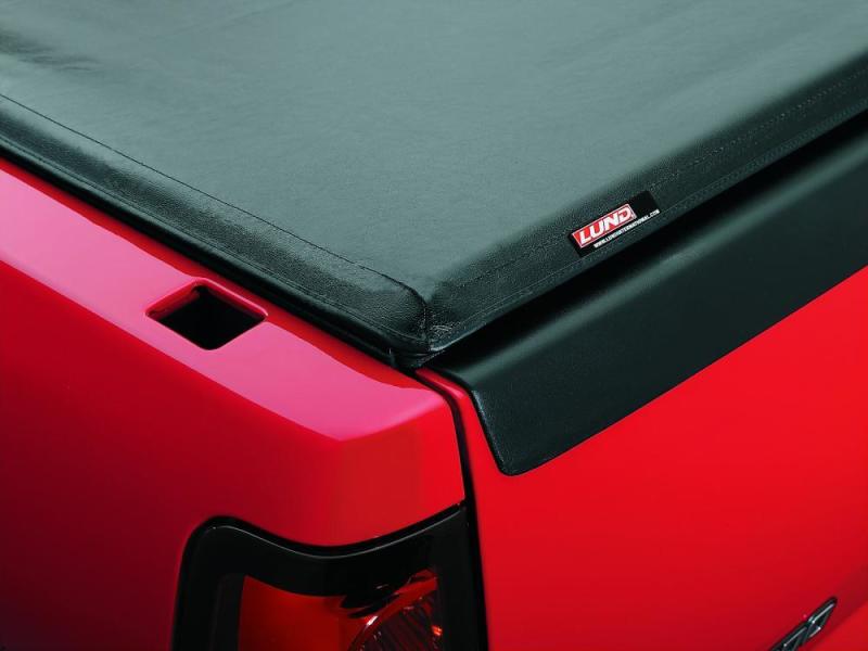Load image into Gallery viewer, Lund 15-17 Chevy Colorado (6ft. Bed) Genesis Roll Up Tonneau Cover - Black
